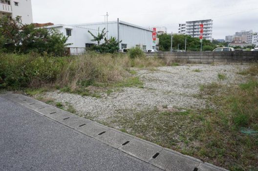 沖縄市与儀の土地