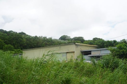 西原町幸地の倉庫