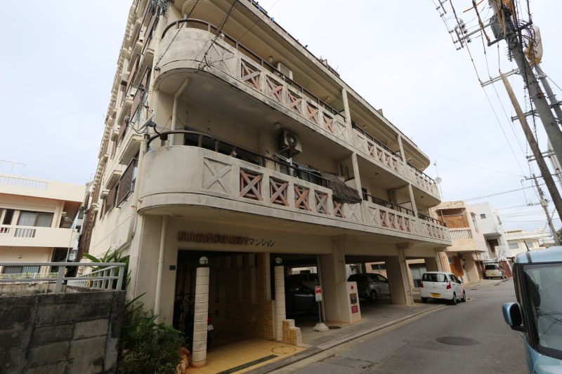 松山産業真栄原第7マンション外観
